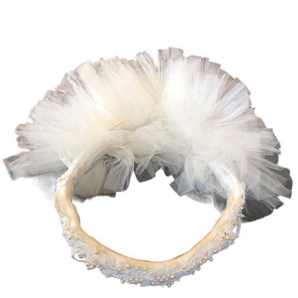 Elegant White Pearl Embellished Hairband main image 5